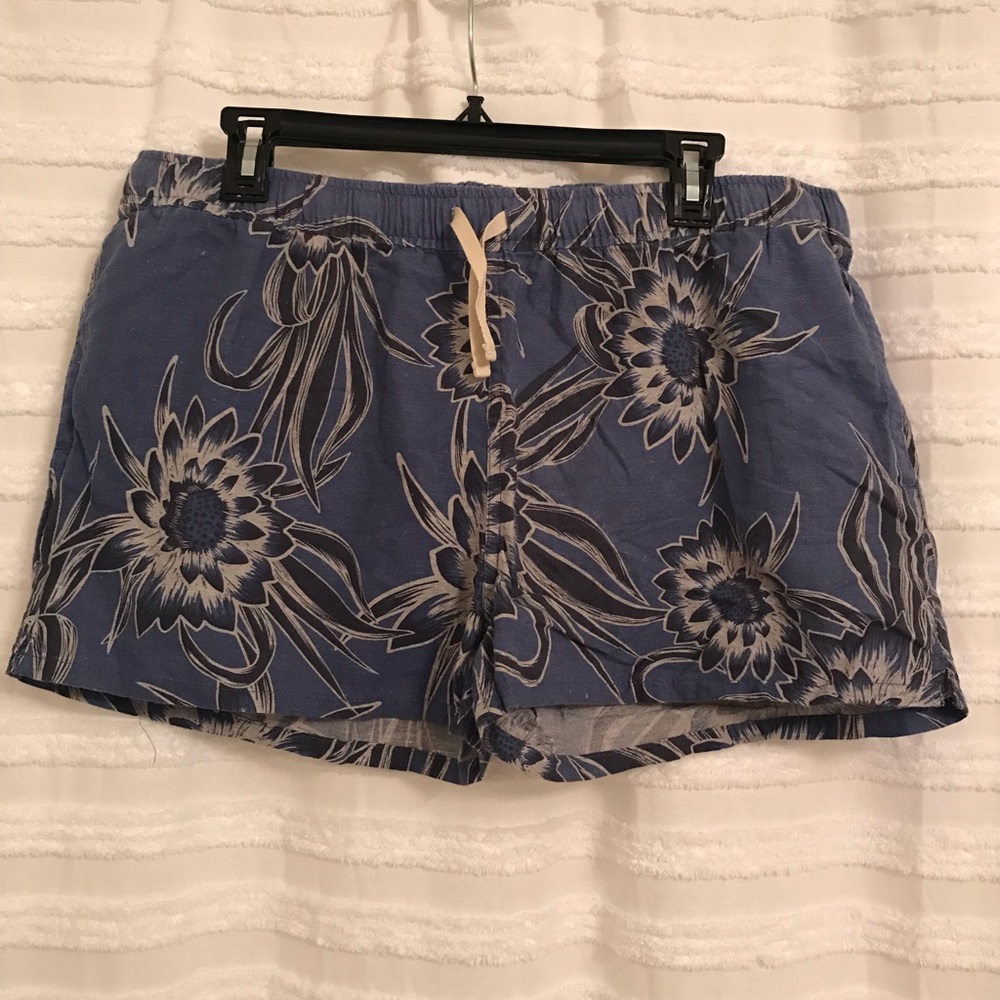 Patagonia  blue floral EUC Large shorts